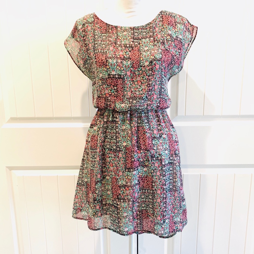 🐝Lush Floral Short Sleeved Summer Dress - S🐝